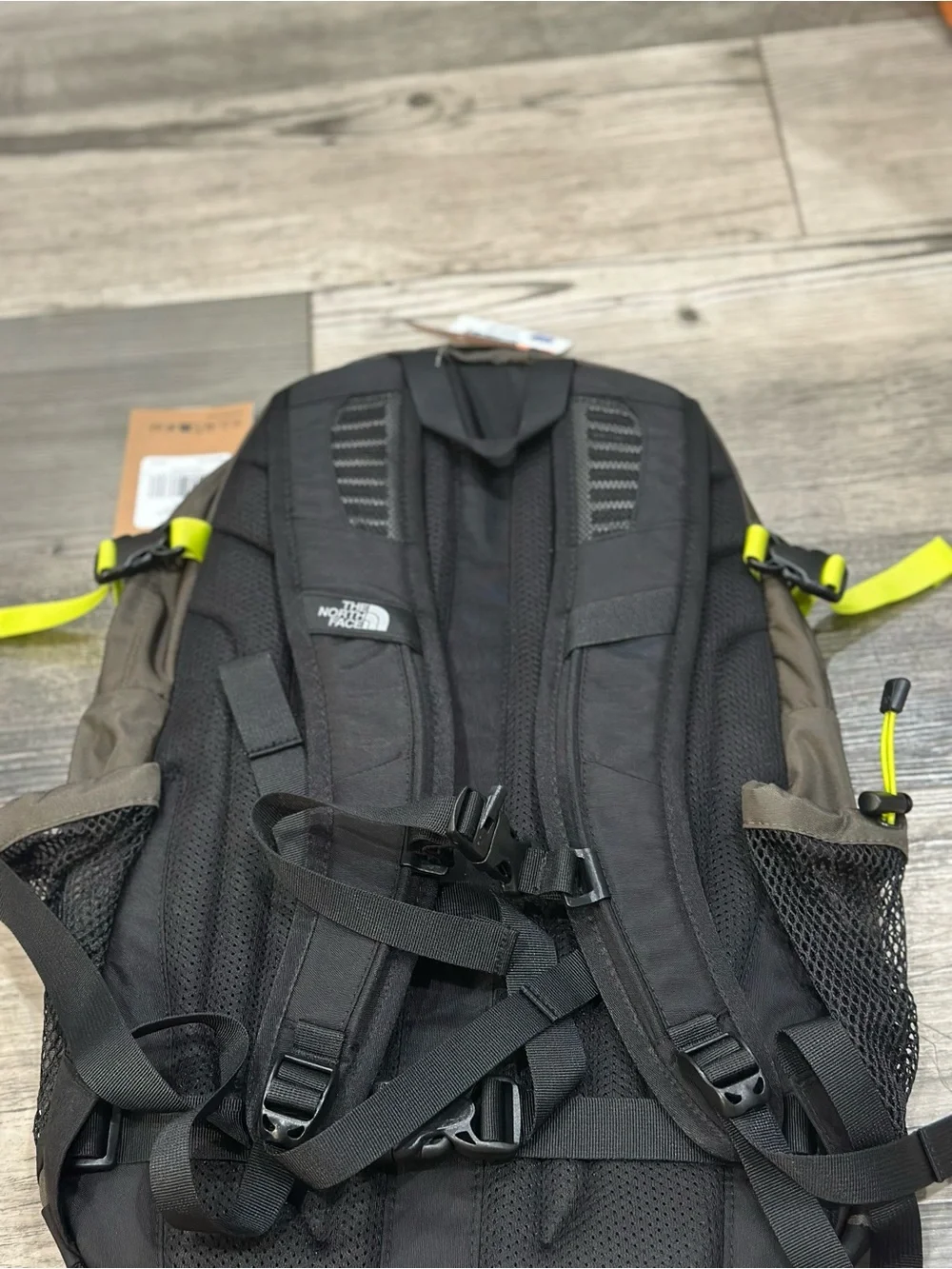 The North Face 30L Hot Shot Special Edition Backpack Taupe Green NEW